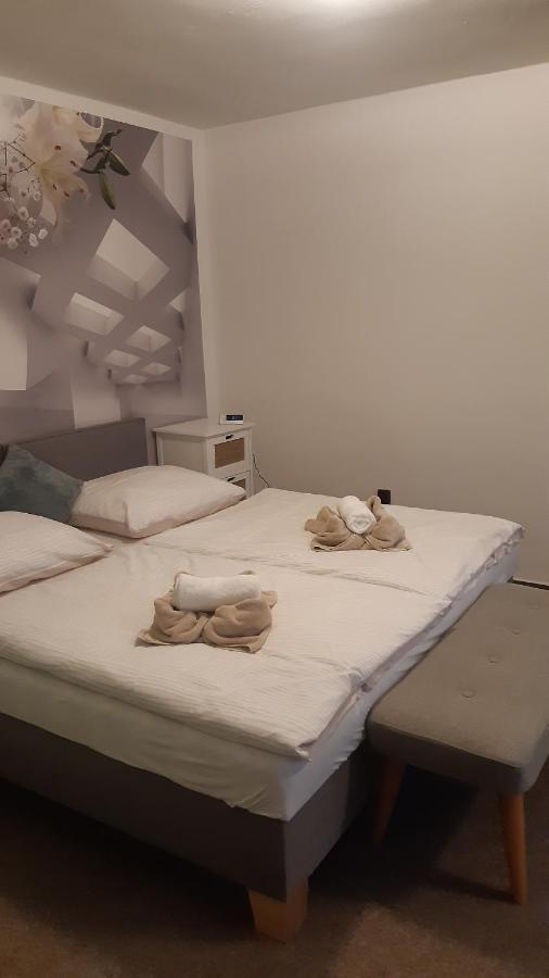 Budha Apartma Jirikov  Buitenkant foto