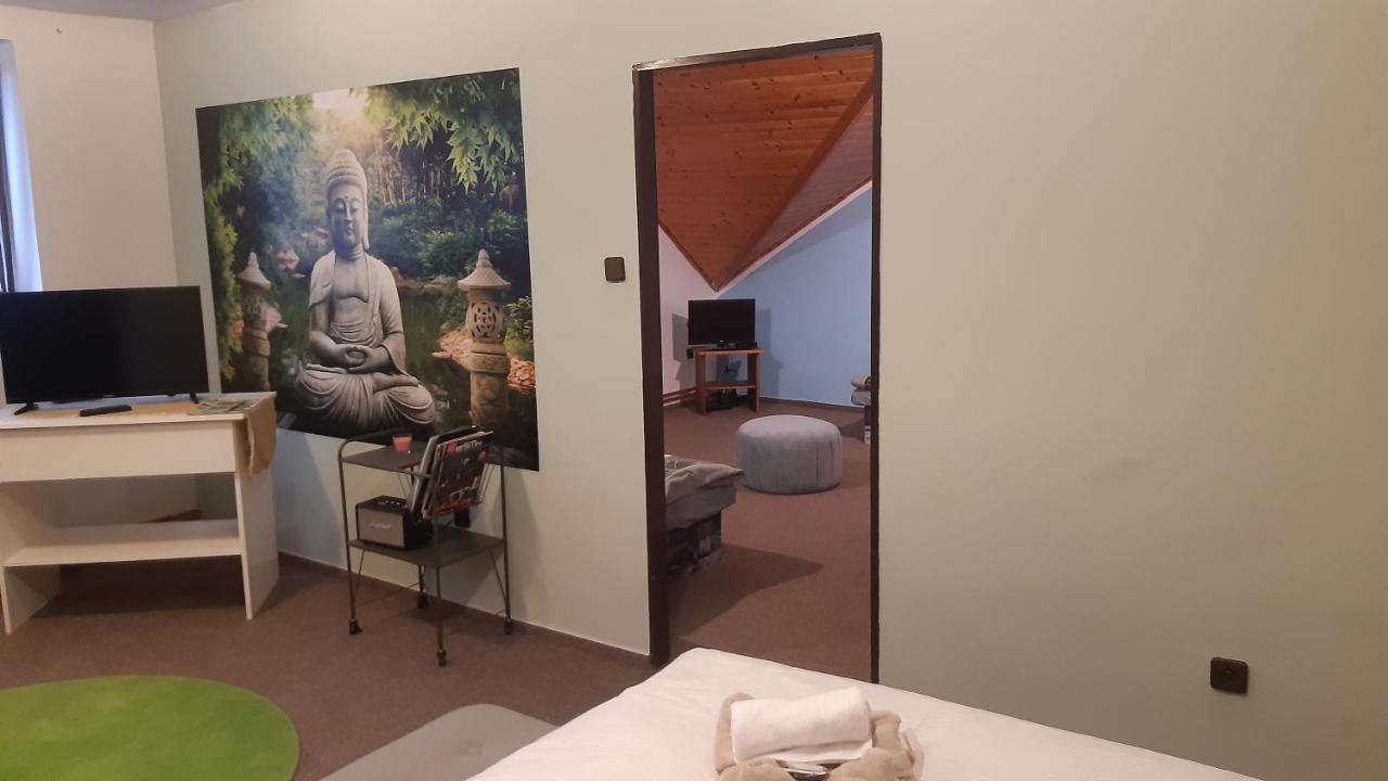 Budha Apartma Jirikov  Buitenkant foto